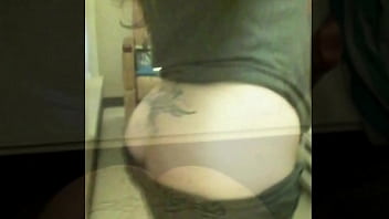 Brandes nobles shows her naked body