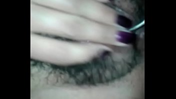 Jugando con su vibrador