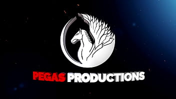 Pegas productions baby gold se fait fourrer dans l'cul et squirt