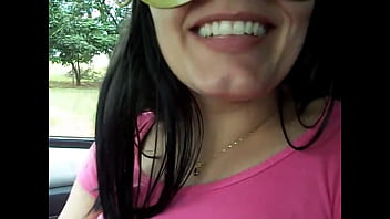 Esposa raquel se exibindo na rua