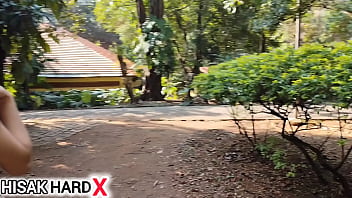 Ela completou 18 anos e chamou o amigo pra tirar a virgindade dela no mato