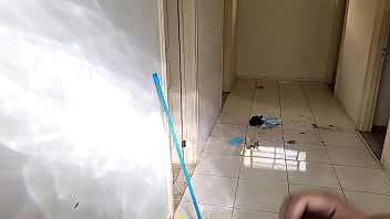 Empregada com um tesão incrivel melzinho chega escorrer da calcinha e fode com filho da patroa