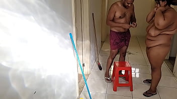 Empregada com um tesão incrivel melzinho chega escorrer da calcinha e fode com filho da patroa