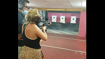 Les mains en l'air si moua ki é le pistoulé xd