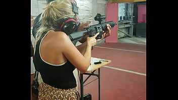 Les mains en l'air si moua ki é le pistoulé xd