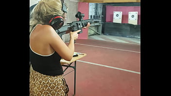 Les mains en l'air si moua ki é le pistoulé xd