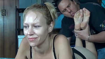 A hot woman like aurora cromwell can always tell when a session guy is posing as a legit photographer it's really easy t