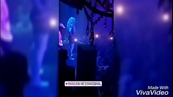 Aline Tavares No Banheiro Da Boate thumbnail