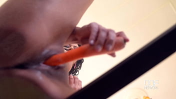 Clinch with a carrot