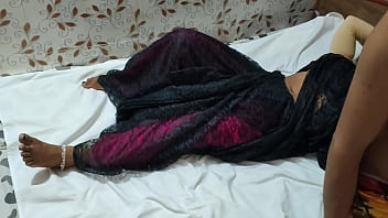भारतीय पती पत्नी का साड़ी मे चुदाई भारतीय पती पत्नी का साड़ी मे चुदाई