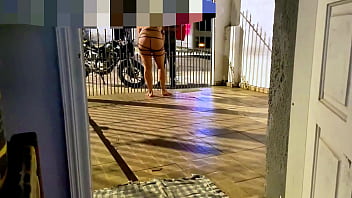 Casada pagou o entregador da pizza com o cu