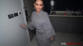 Petite asian masseuse lets client to destroy her ass