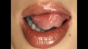 Sexy jazy berling shuts a man's mouth with her luscious lips and pussy