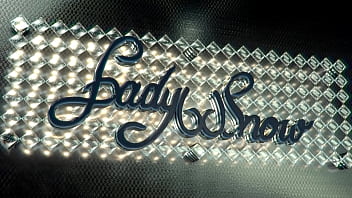 Brincando com minha namoradinha branquinha da bucetinha rosa