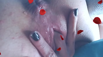 Se mete el dedo y escurre