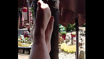 Barfuß auf der terrasse Barfuß auf der terrasse