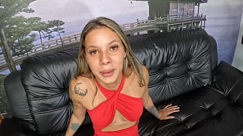 Bea cherry estrea com chave de ouro com uma dupla penetração