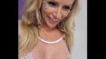 I brought a stranger from the dance floor back to my room and pulled off condom for dirty creampie