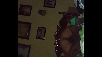 La grabó y se viene en la verga