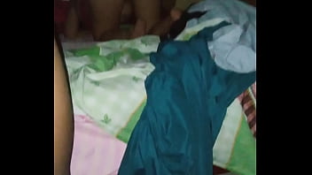 La grabó y se viene en la verga