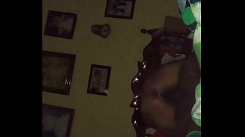 La grabó y se viene en la verga