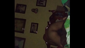 La grabó y se viene en la verga