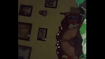 La grabó y se viene en la verga