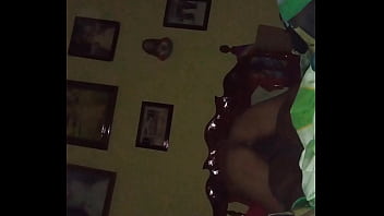 La grabó y se viene en la verga