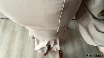 Я трахаю девушку с большой задницей и кончаю ей в рот Ее губы плотно обхватывают мой член