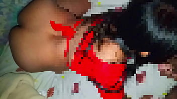 Morena de la boca a su culo