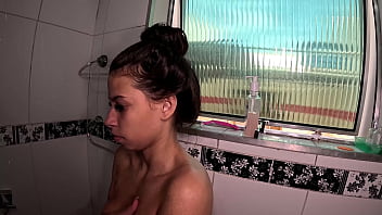 Maite fernandes aproveitando sua chegada na casa dos prazeres