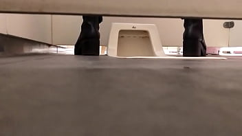 Taiwan girl pee Taiwan girl pee