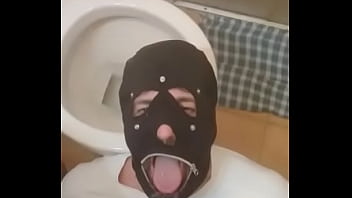 Lavínia Realizando A Fantasia Do Cliente Fazendo Chuva Dourada thumbnail