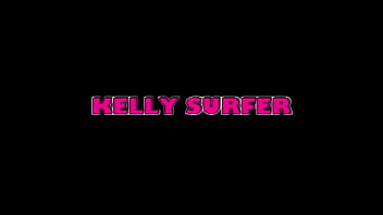 Nonton Kelly Surfer Gets Her Snatch Supersized thumbnail
