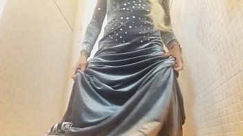 Queen elsa loves little olaf small with a surprise