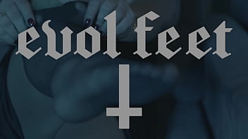 Would you worship my milf soles if i tell to