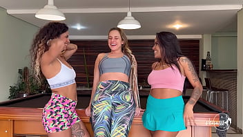 3 amigas chegam do treino com tesão e se chupam gostoso pra gozarem juntas amador pov pussy licking
