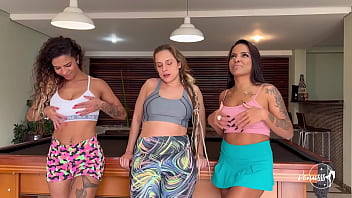 3 amigas chegam do treino com tesão e se chupam gostoso pra gozarem juntas amador pov pussy licking