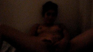 Amateur couple fingering her pussy