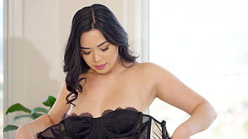 Racy realtor scarlett alexis takes an anal creampie after seducing new client gp3308