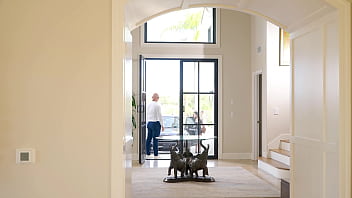 Racy realtor scarlett alexis takes an anal creampie after seducing new client gp3308