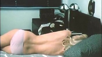 Super hot retro chick masturbating