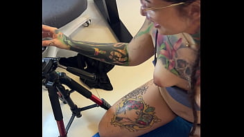 I went to ask the neighbor for a favor and found her training half naked i fucked her