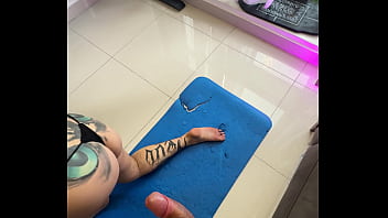 I went to ask the neighbor for a favor and found her training half naked i fucked her