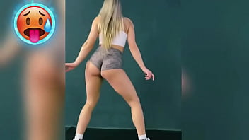 Rabudas rebolando gostoso de roupa só bunda grande nesse video veja essas novinha dançando twek não perca essa oportunidade de ver elas