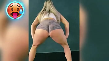 Rabudas rebolando gostoso de roupa só bunda grande nesse video veja essas novinha dançando twek não perca essa oportunidade de ver elas