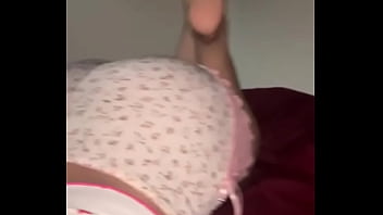 Barefoot hijab arab girl shows off sexy soles wiggling toes & foot kinks – muslim solo