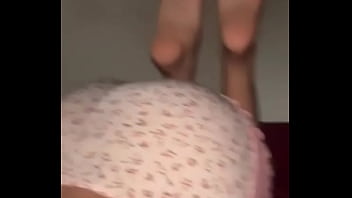 Barefoot hijab arab girl shows off sexy soles wiggling toes & foot kinks – muslim solo