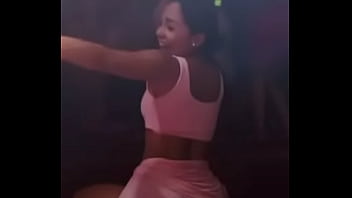 Paola castillo baila en público