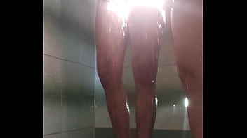 Parte 1 invite a mi cuñado para depilarnos juntos nuestras partes intimas y acepto